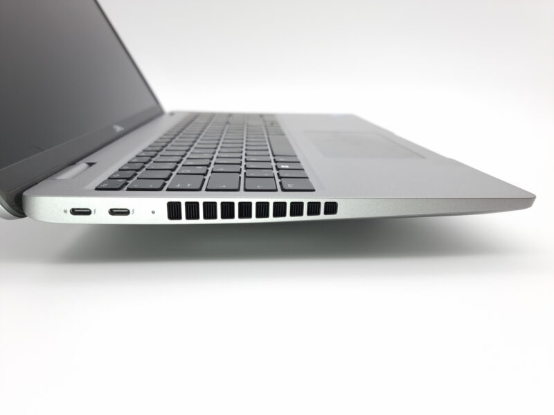 Dell Precision 5540 – Linke Seitenansicht mit sichtbarem 2x USB-C.