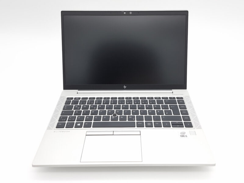 Frontalansicht des HP EliteBook 840 G7 Laptops mit geöffnetem Display und sichtbarer Tastatur.