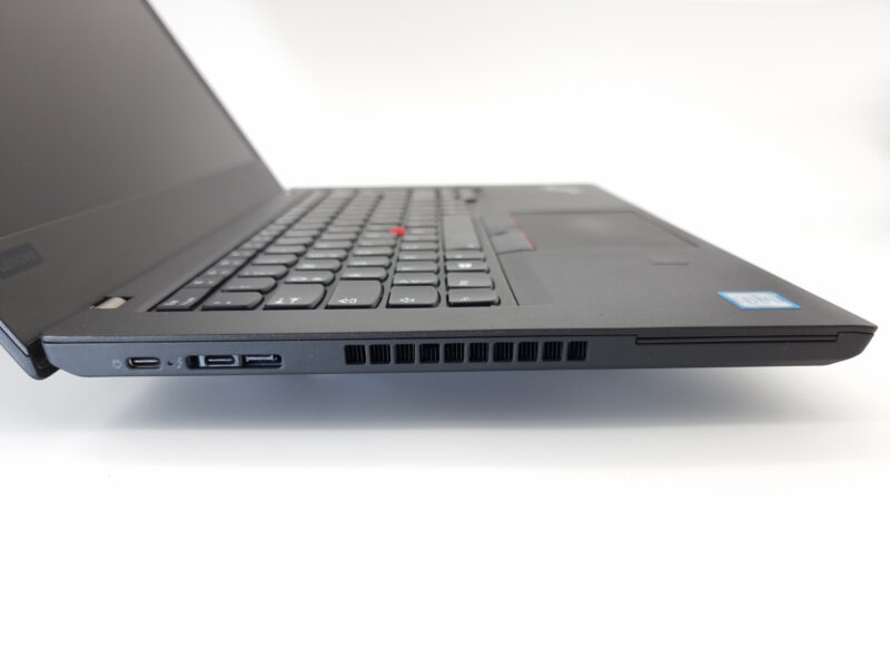 Linke Seitenansicht des Lenovo ThinkPad T480 mit sichtbaren Anschlüssen und robustem Gehäusedesign.