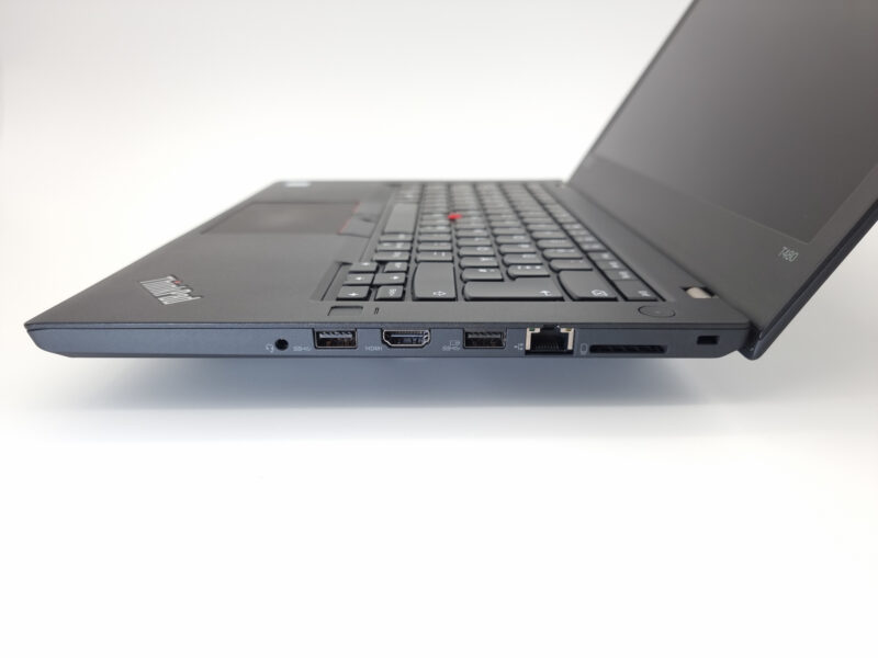 Rechte Seitenansicht des Lenovo ThinkPad T480 mit sichtbaren Anschlüssen und dem typischen, funktionalen ThinkPad-Look.