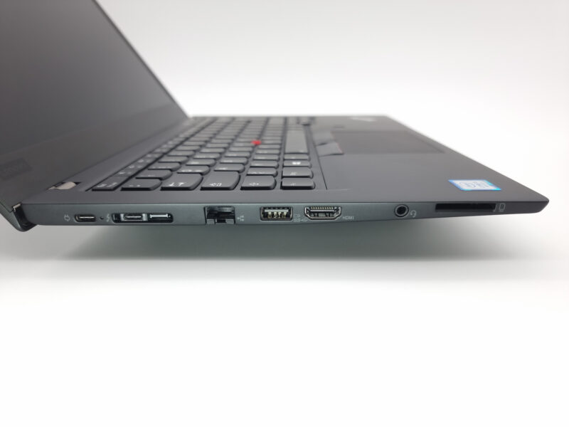 Linke Seitenansicht des Lenovo ThinkPad T480s mit sichtbaren Anschlüssen wie USB, HDMI, USB-C, Klinke etc.