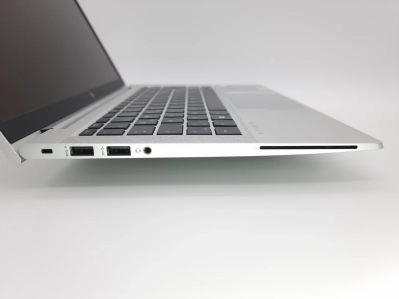 HP Elitebook 830 G8 mit USB-A Anschlüssen und Smartcard-Reader